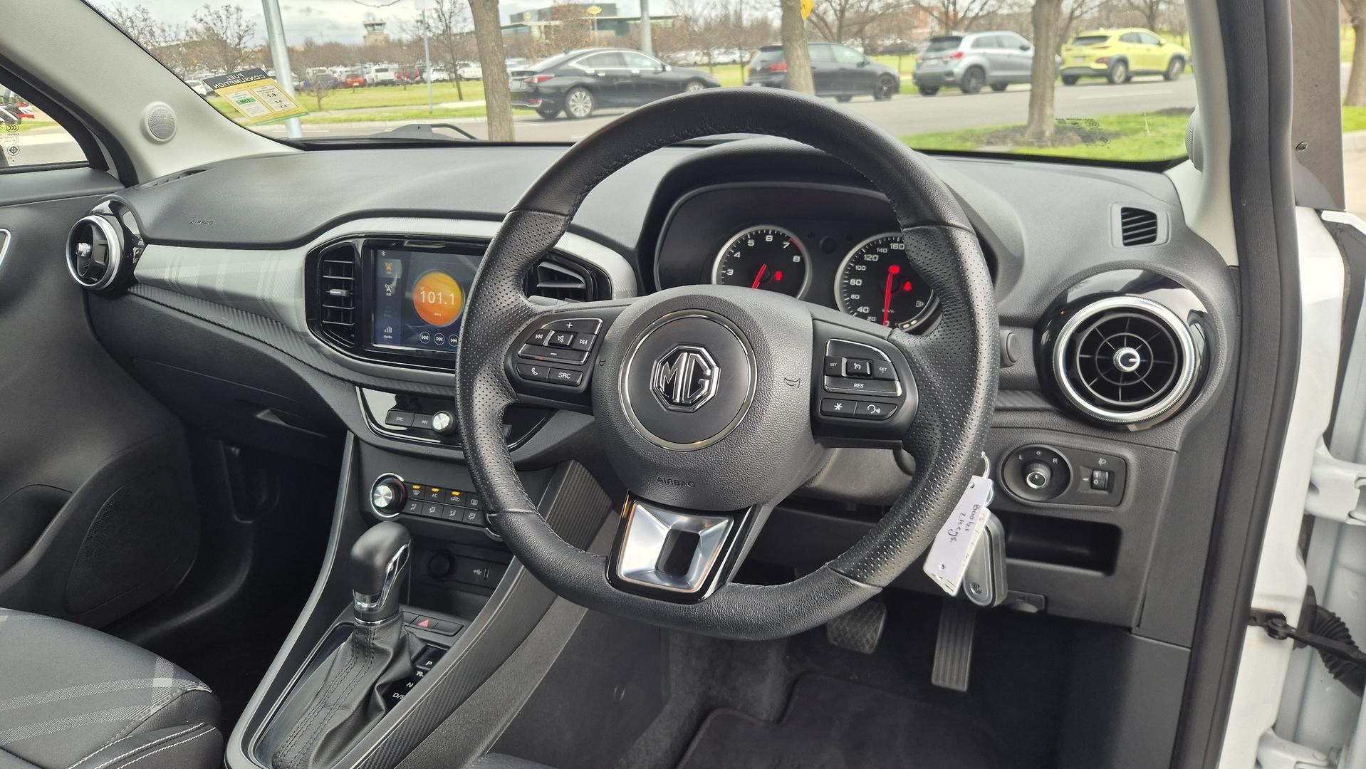 MG Mg3 image 2
