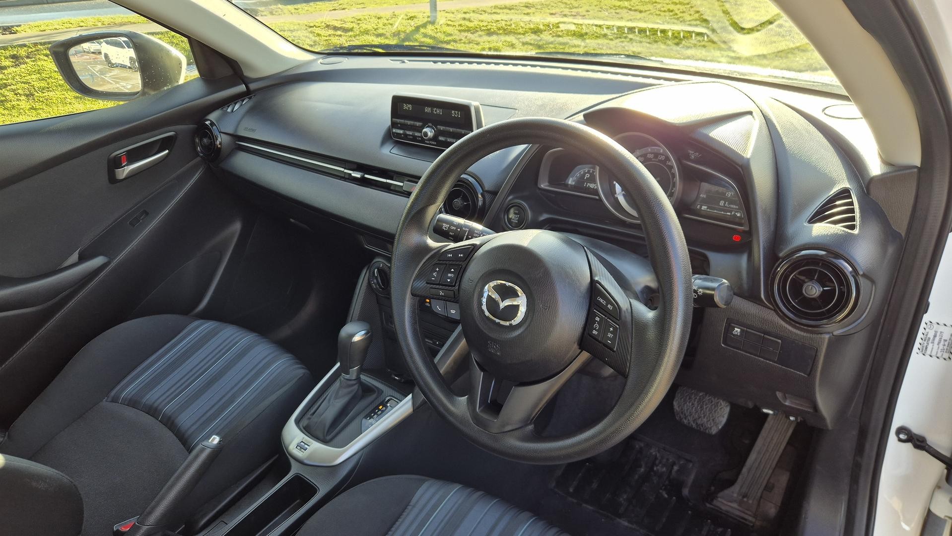 Mazda 2 image 2