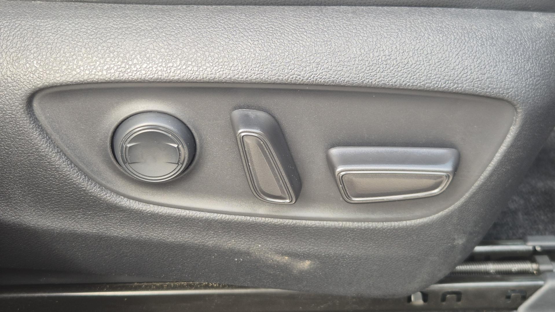 Toyota Kluger image 4