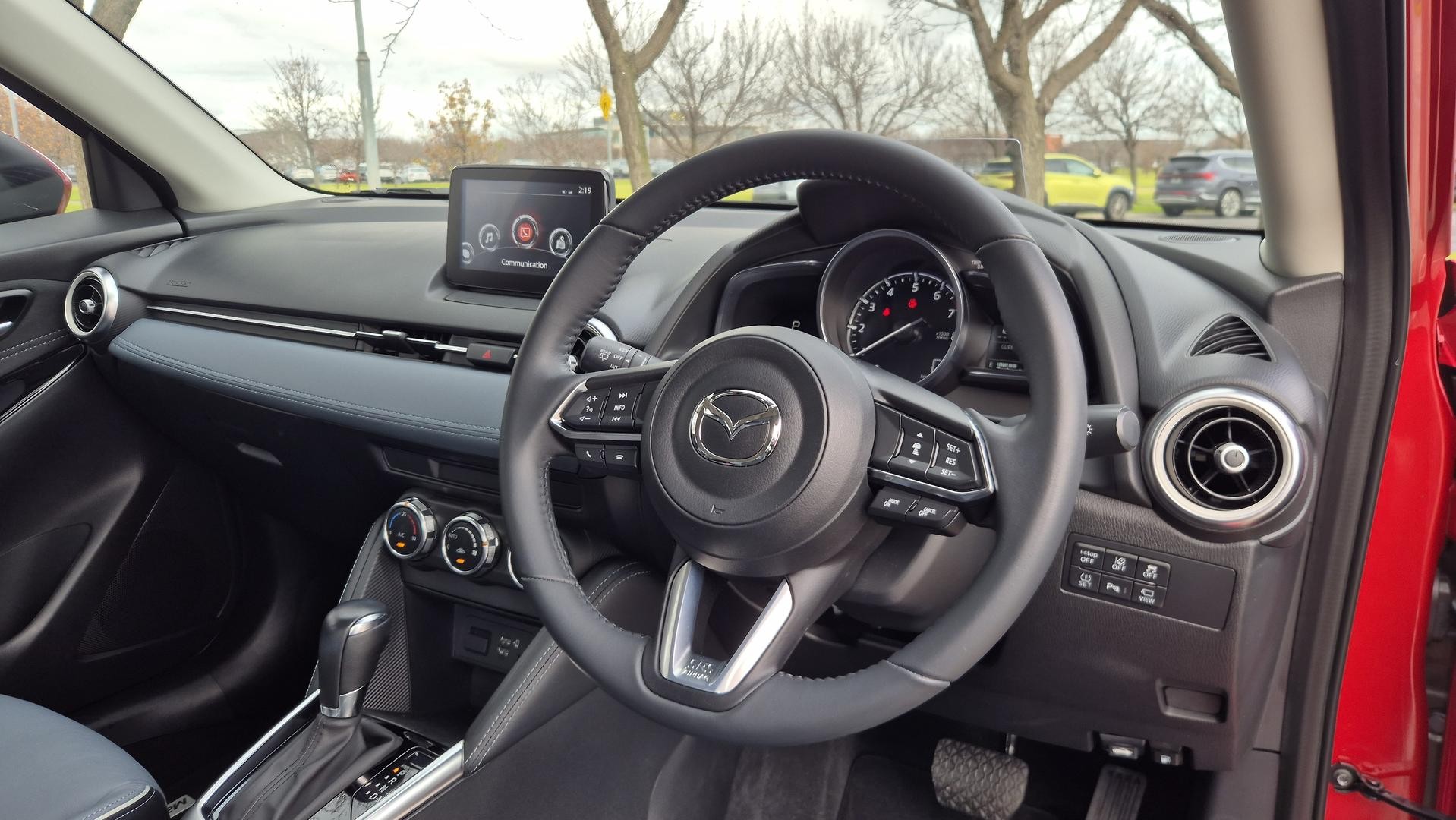 Mazda 2 image 2