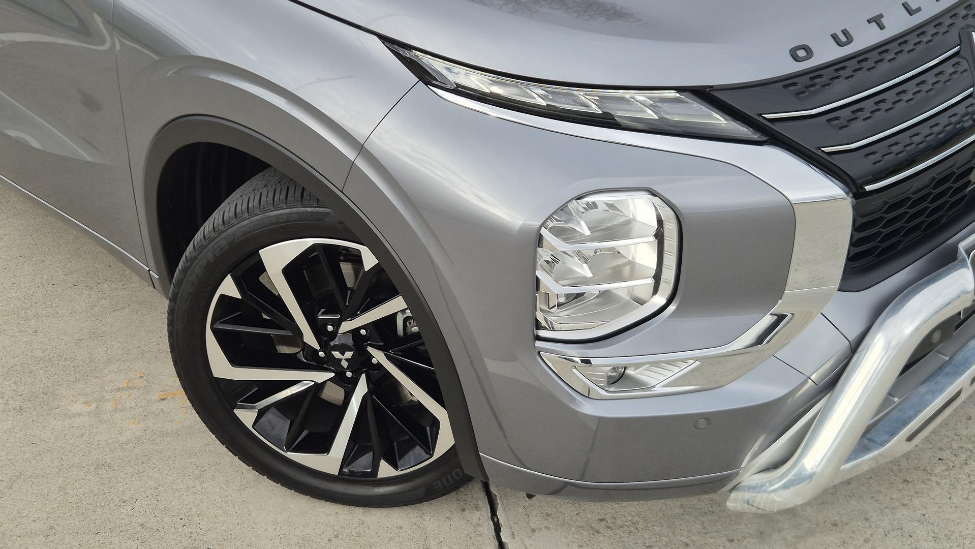 Mitsubishi Outlander image 3