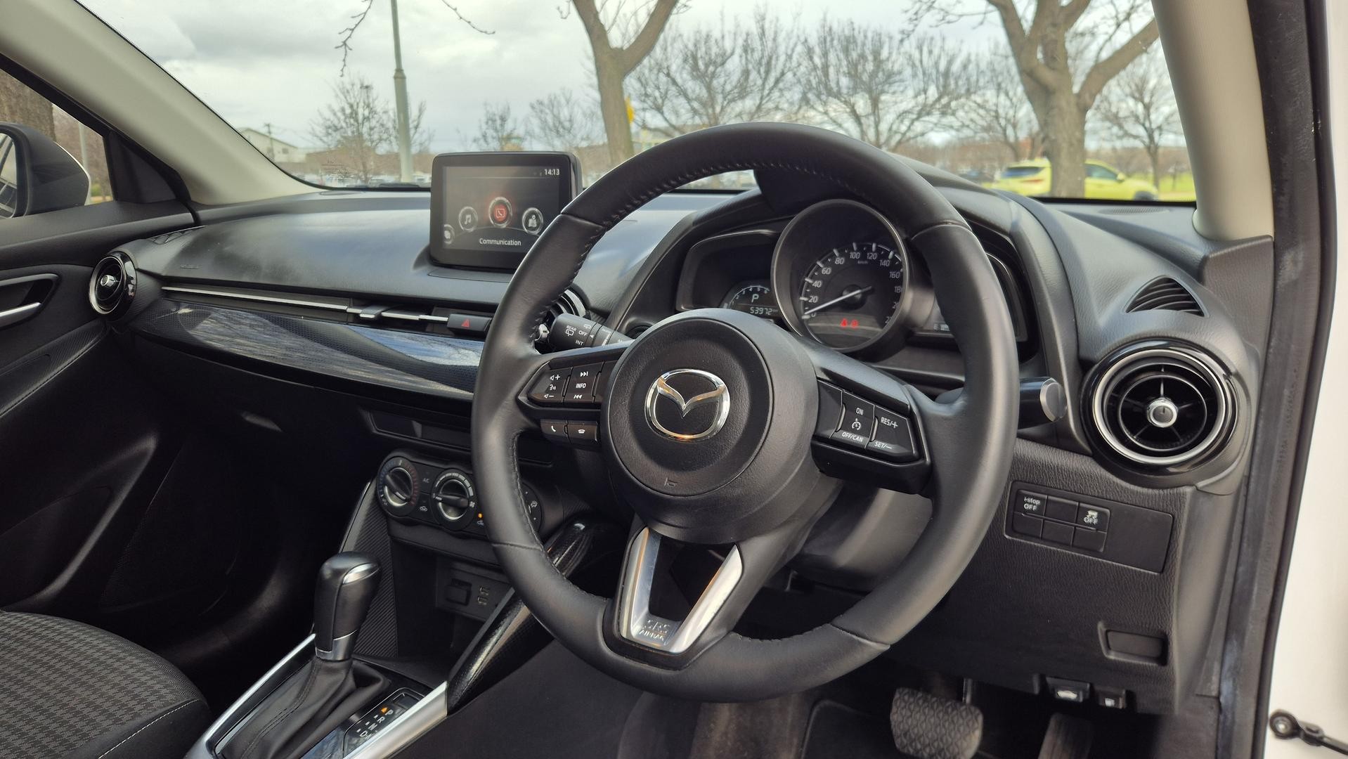 Mazda 2 image 2