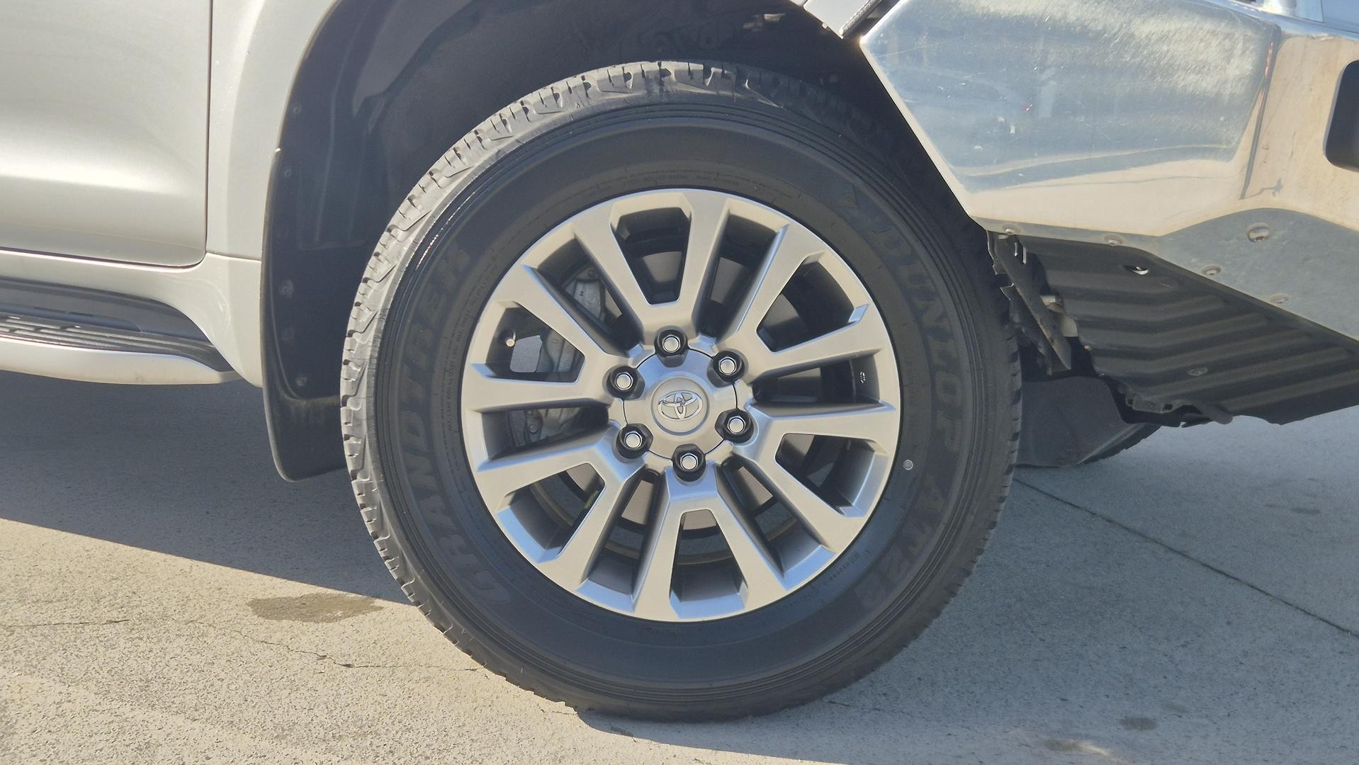 Toyota Landcruiser Prado image 3