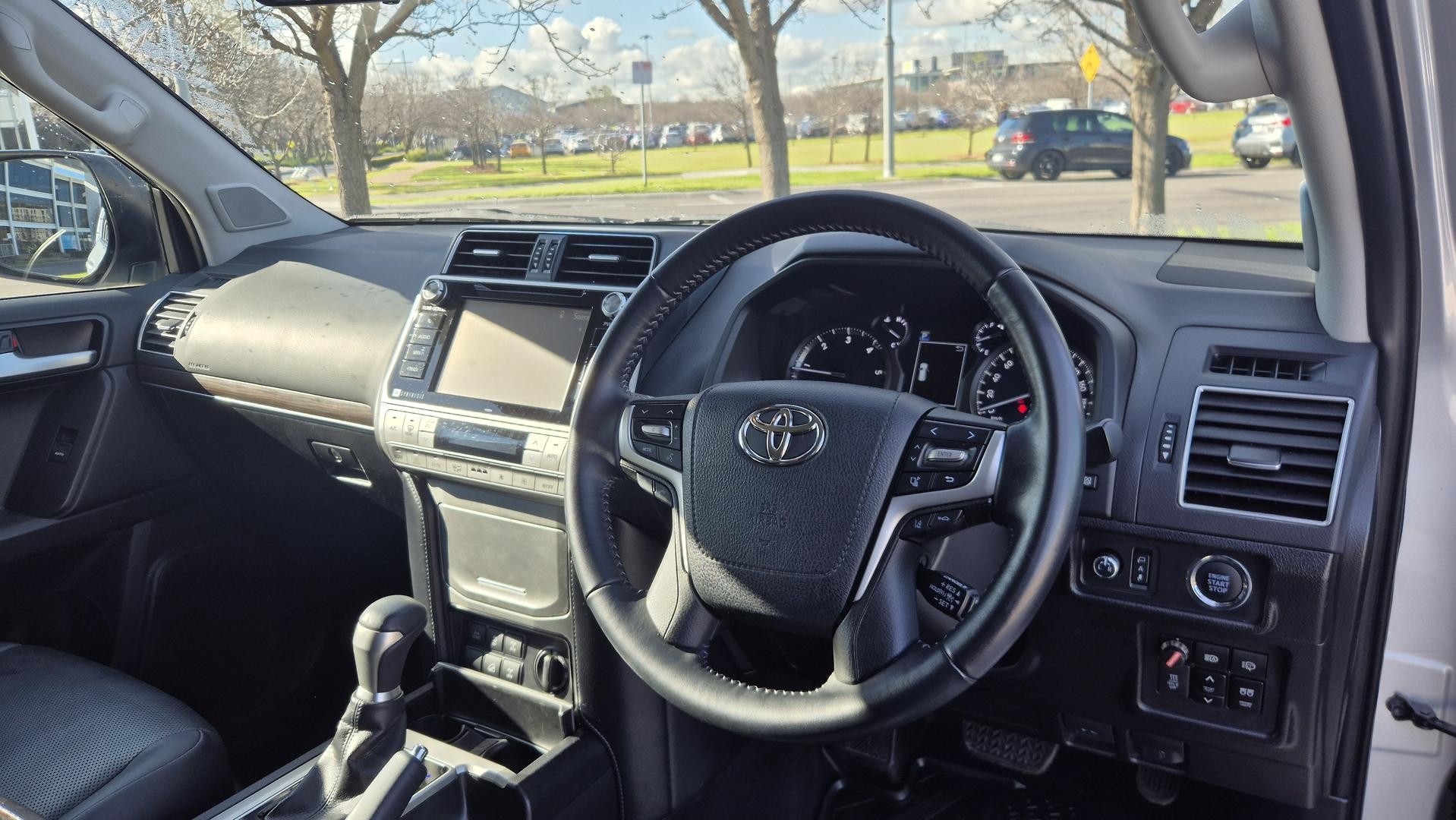 Toyota Landcruiser Prado image 2