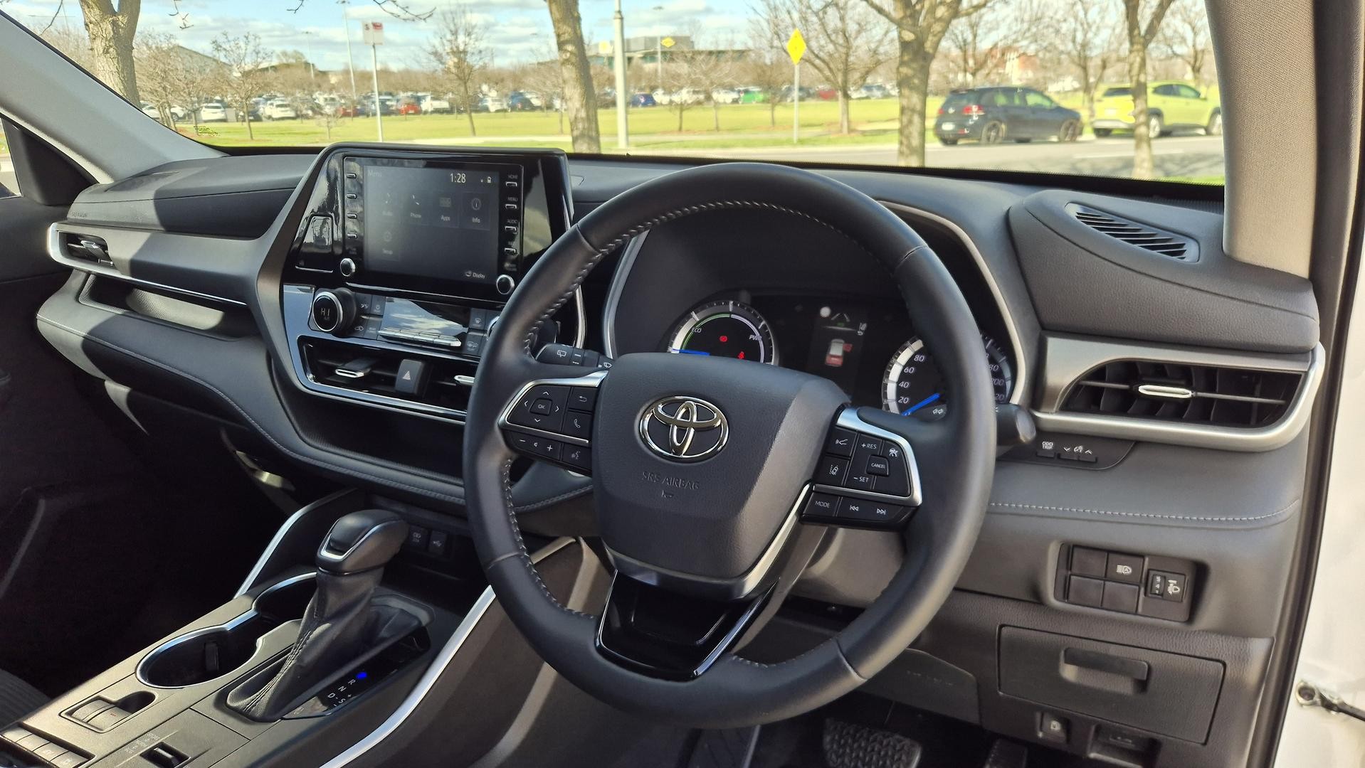 Toyota Kluger image 2