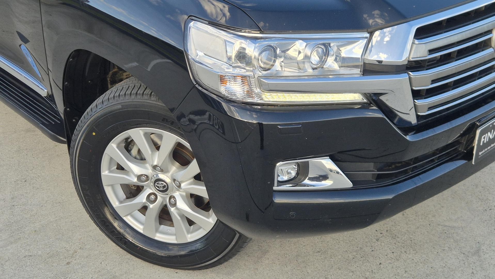 Toyota Landcruiser image 2