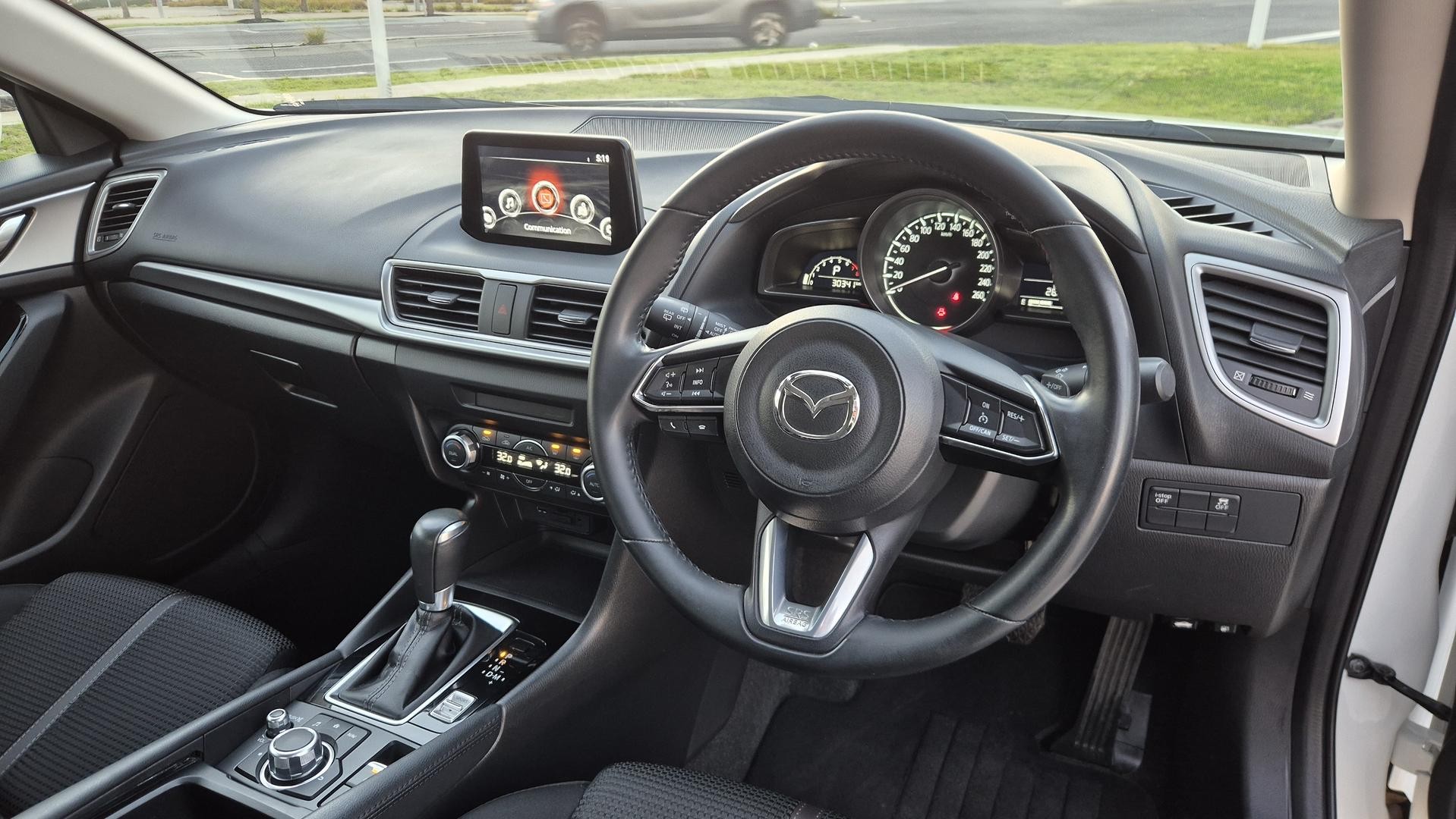 Mazda 3 image 2
