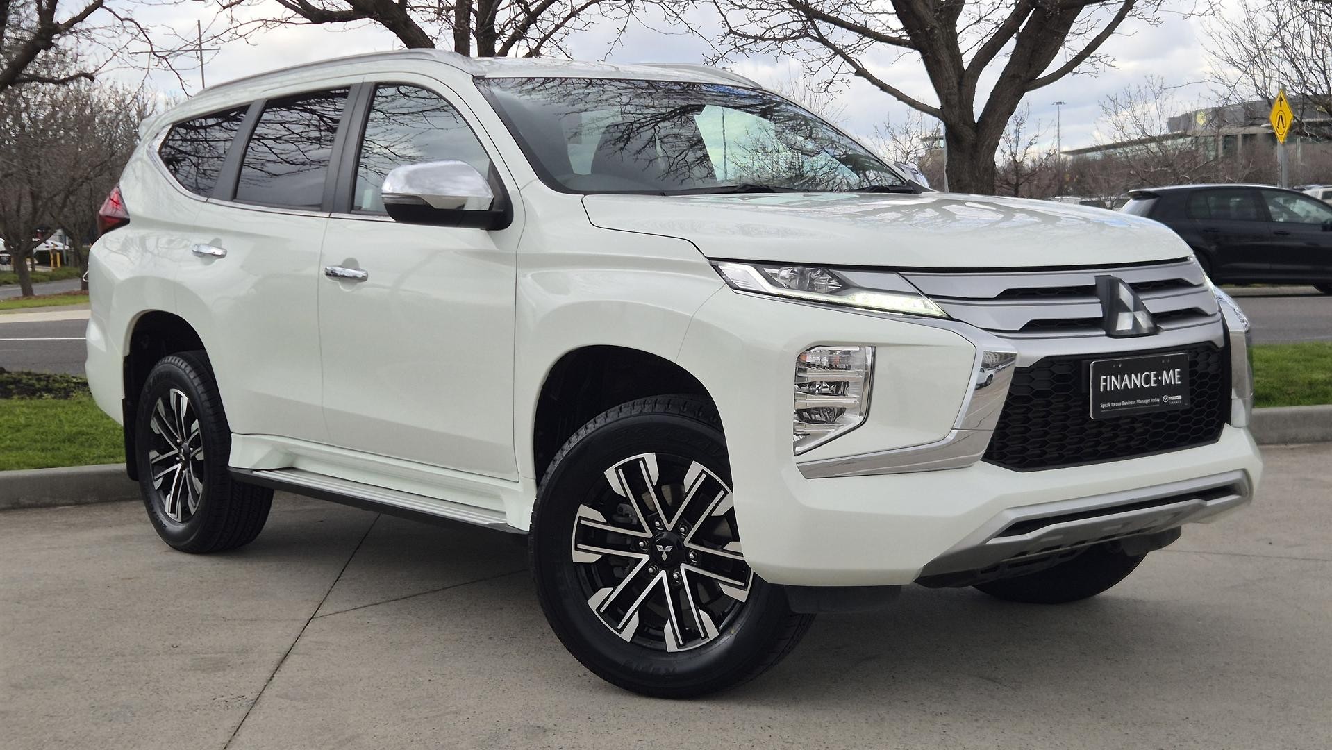 Mitsubishi Pajero Sport image 1