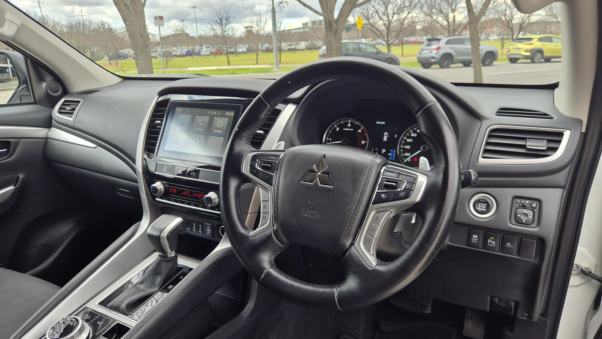 Mitsubishi Pajero Sport image 2