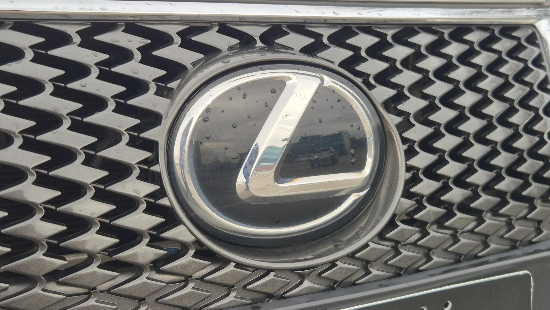 Lexus Is image 4