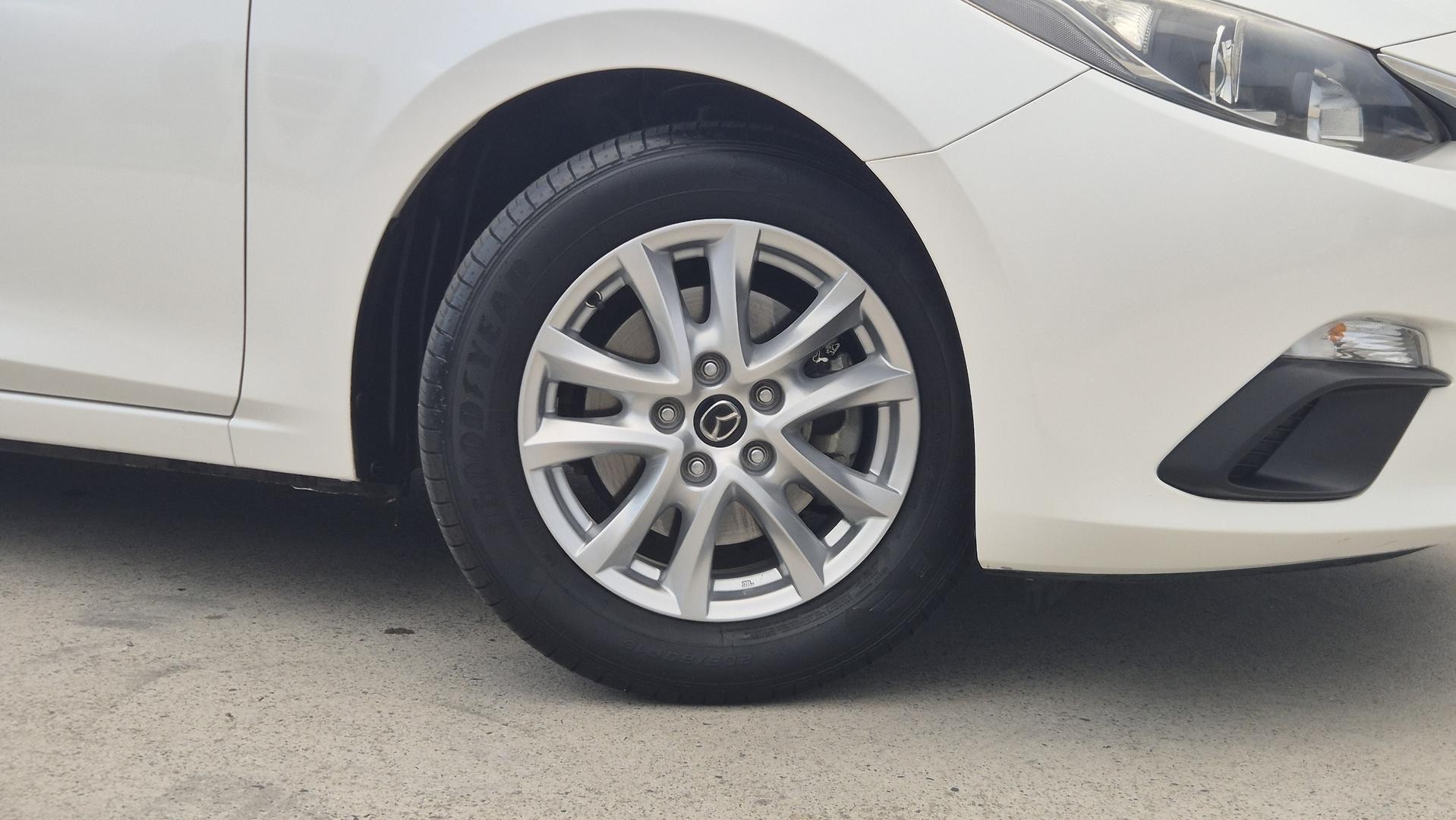 Mazda 3 image 3