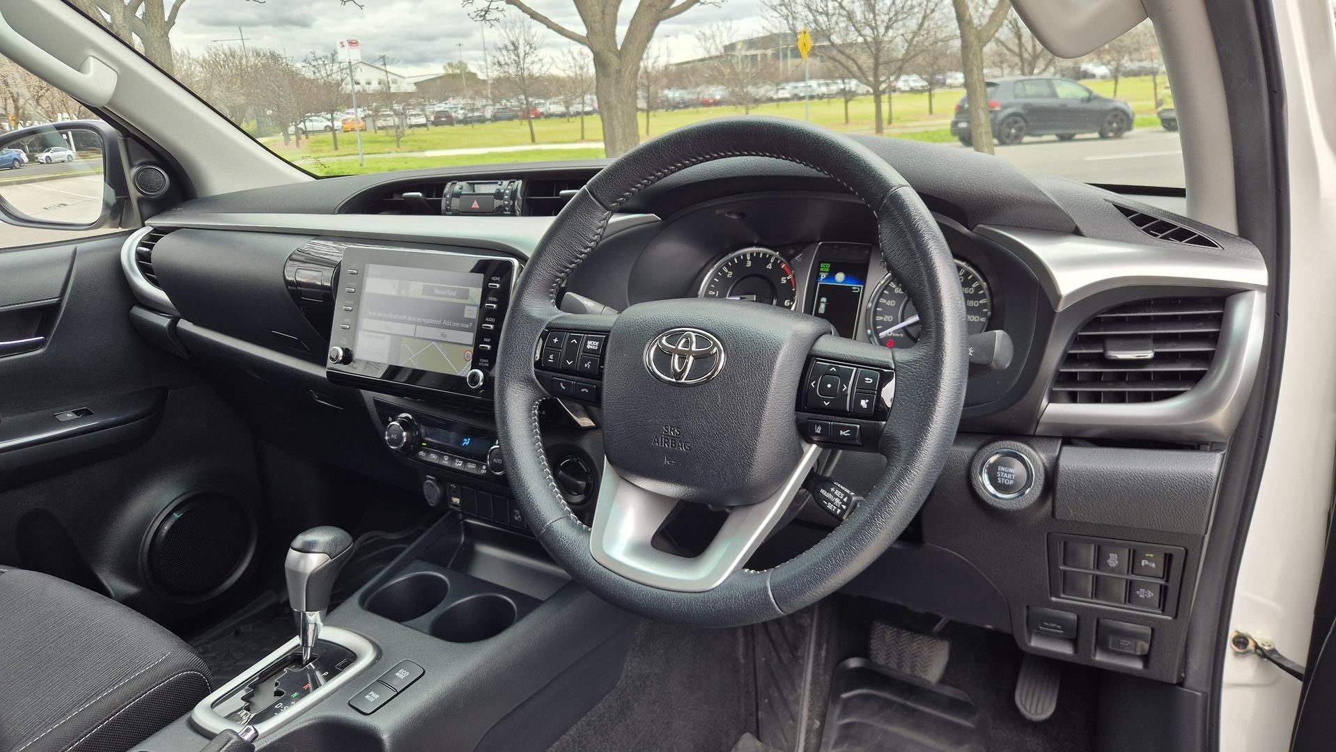 Toyota Hilux image 2