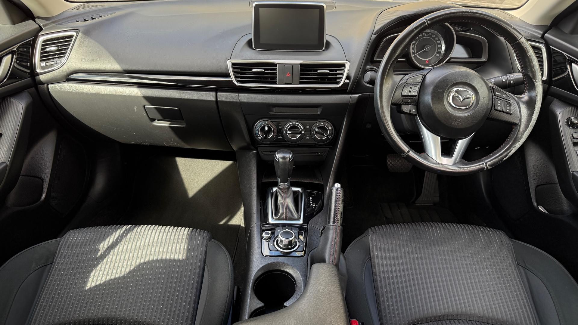 Mazda 3 image 2