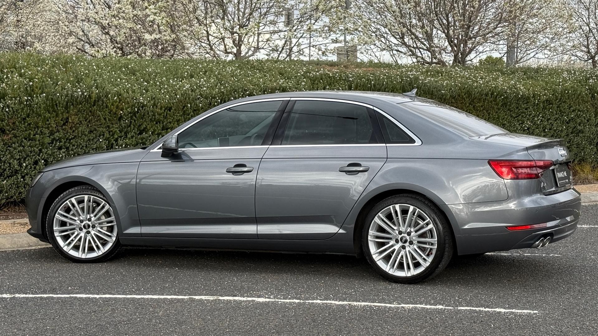 Audi A4 image 4
