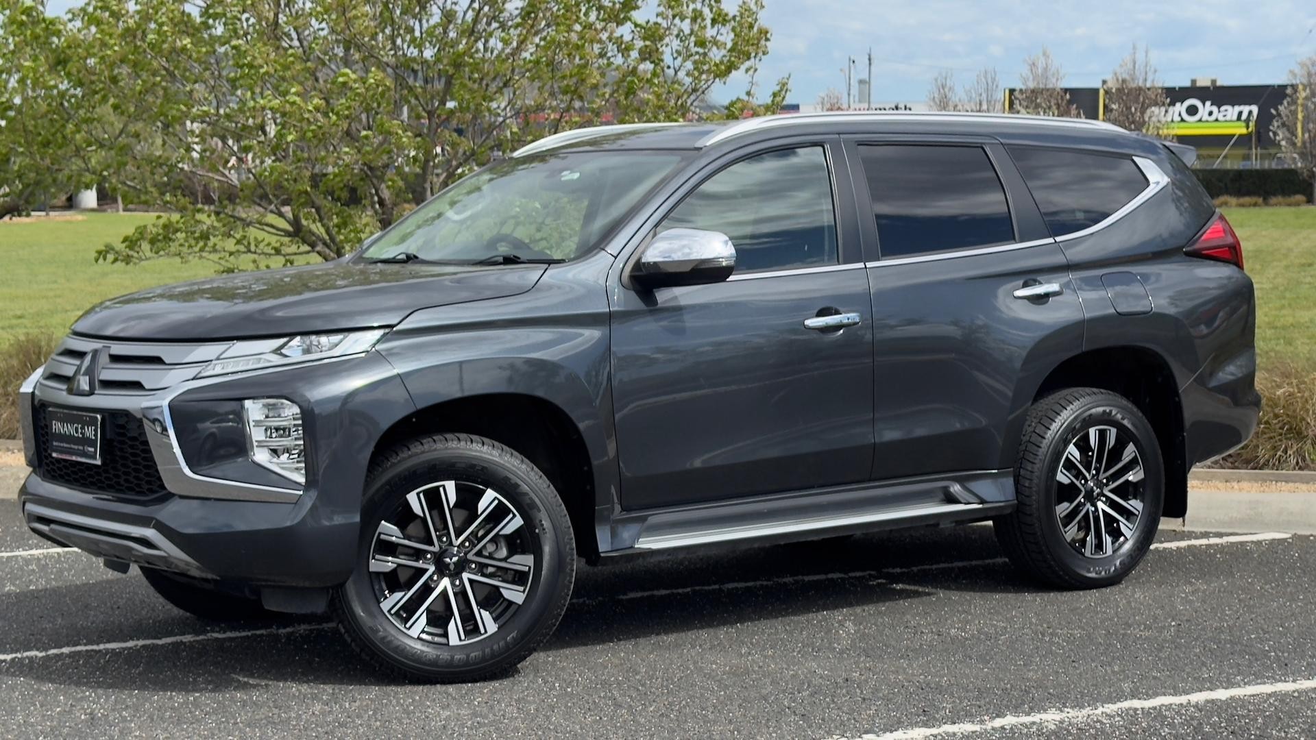 Mitsubishi Pajero Sport image 3