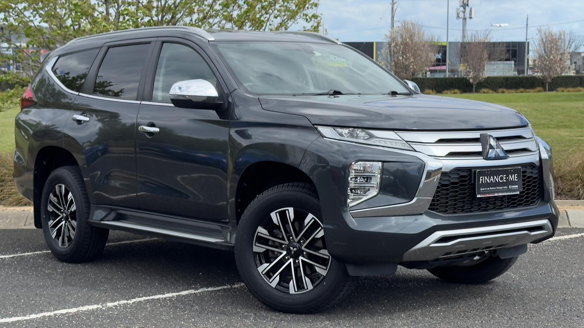 Mitsubishi Pajero Sport image 1