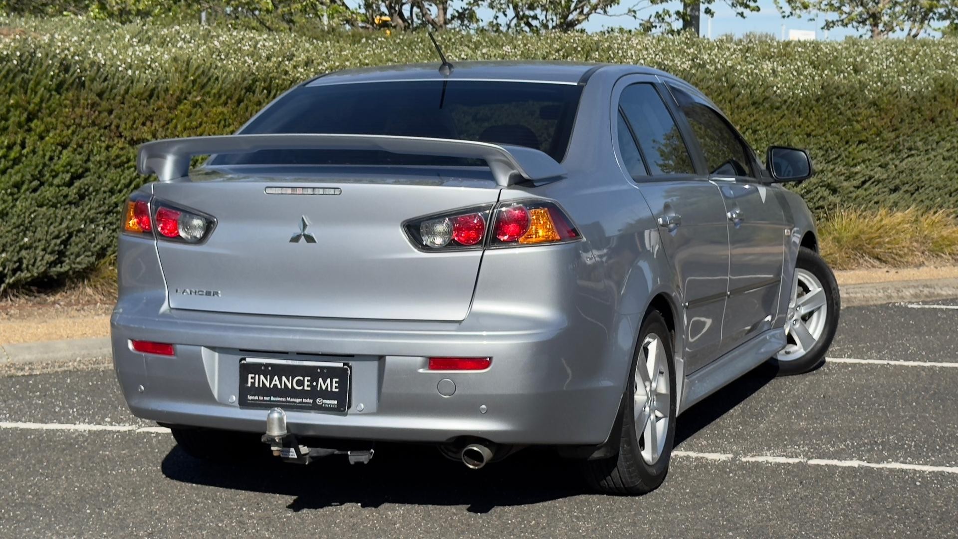 Mitsubishi Lancer image 2