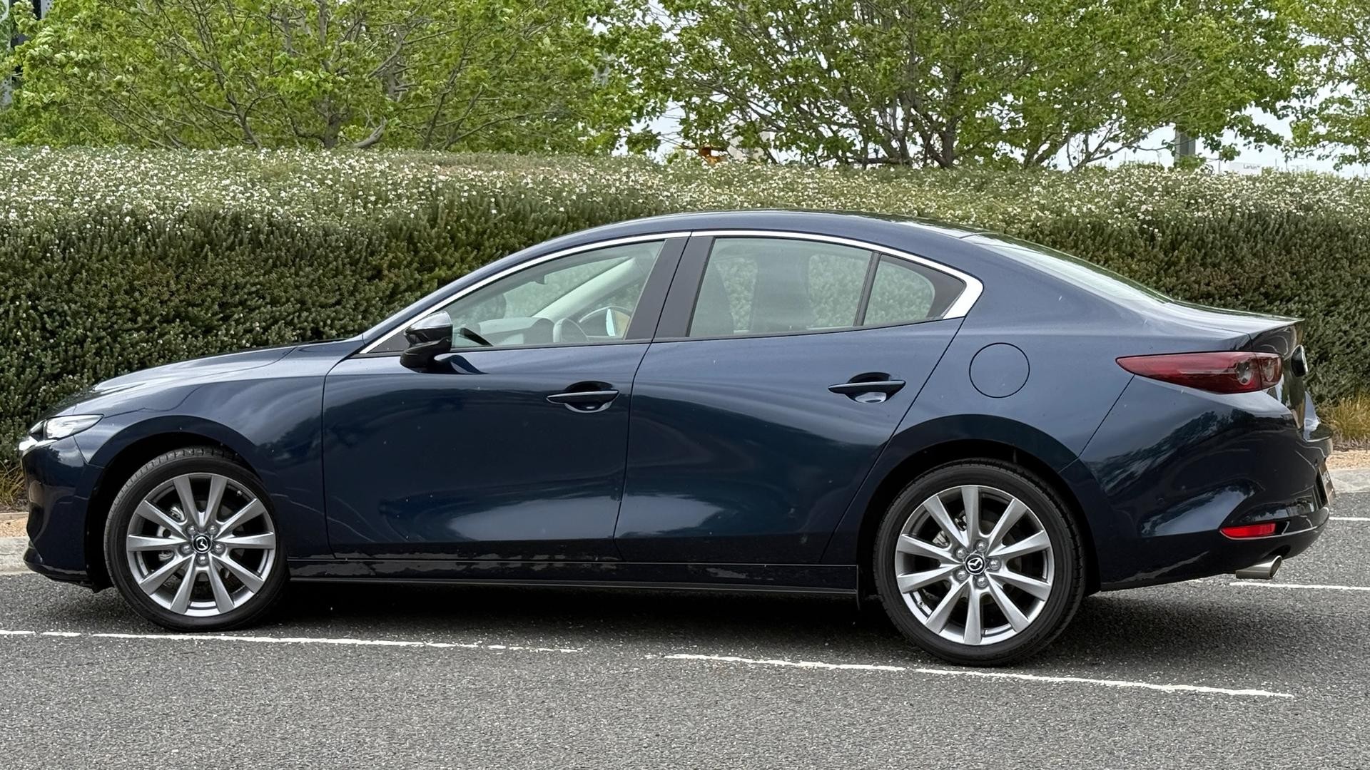Mazda 3 image 2