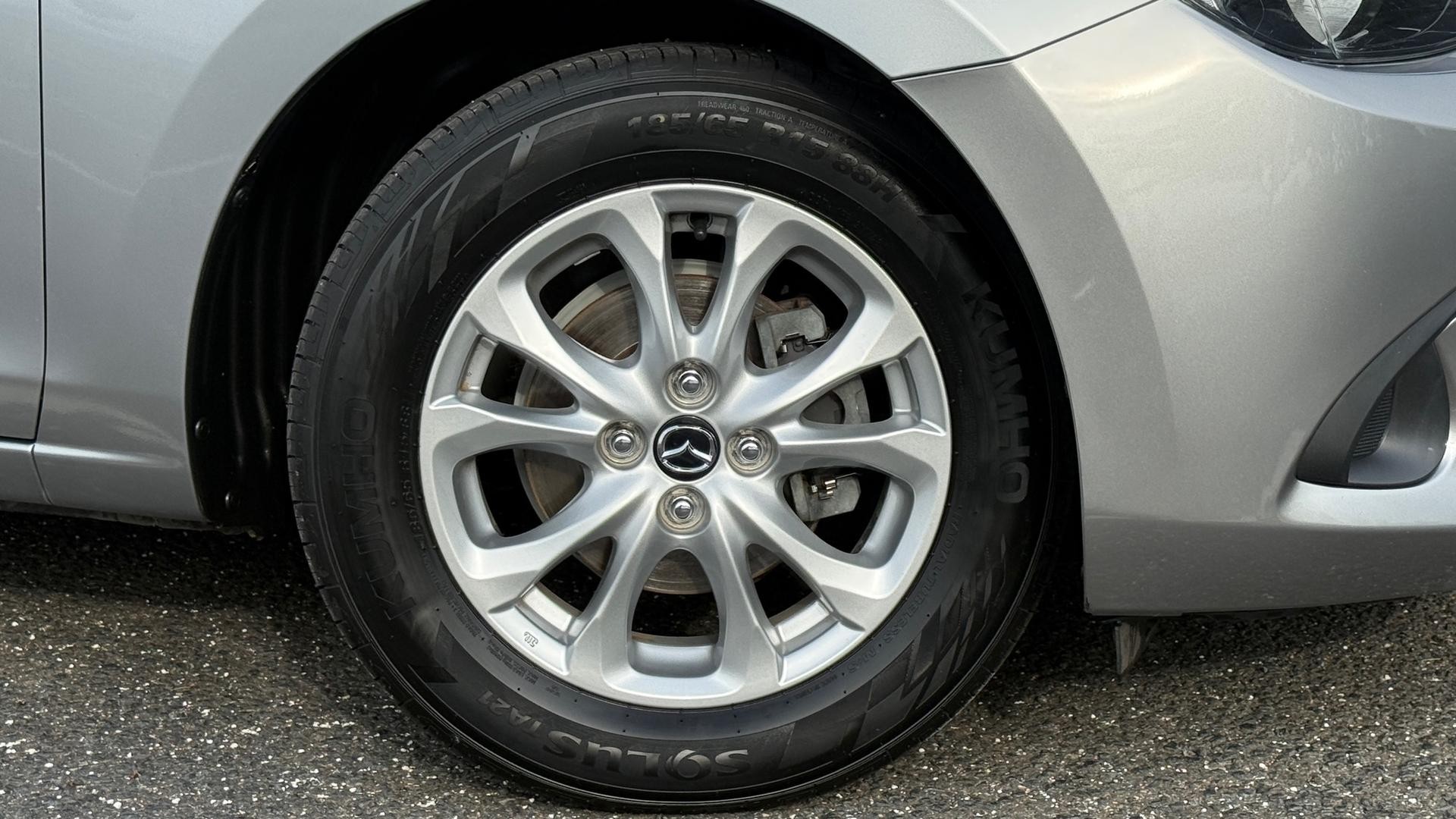 Mazda 2 image 4
