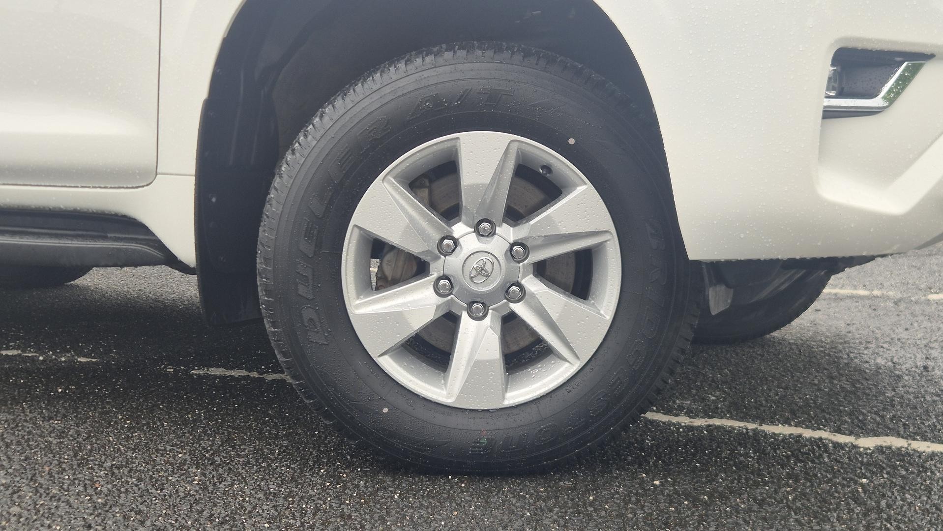 Toyota Landcruiser Prado image 4