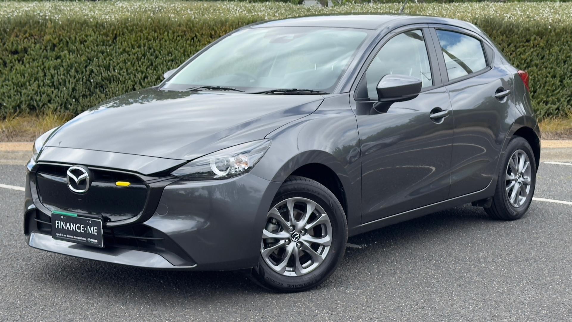 Mazda 2 image 2