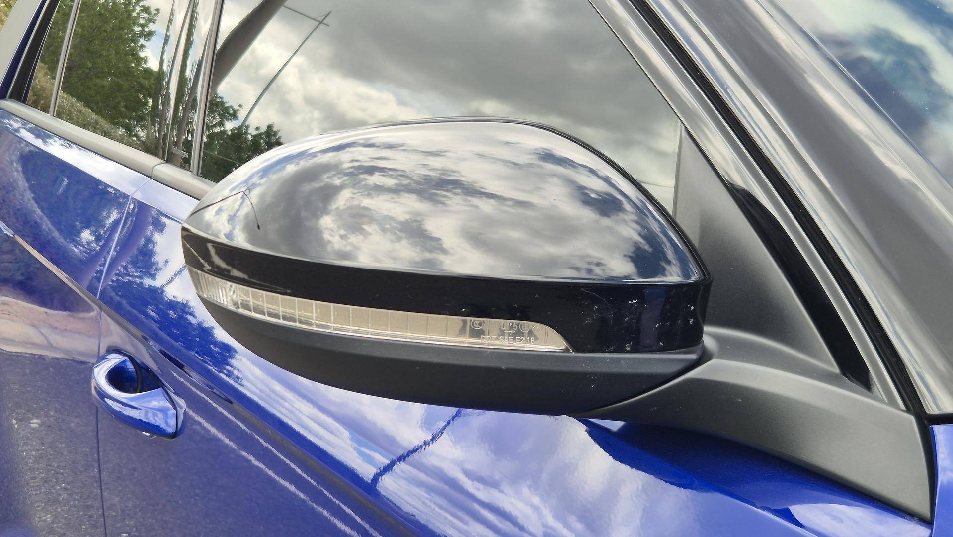 Volkswagen T-roc image 2