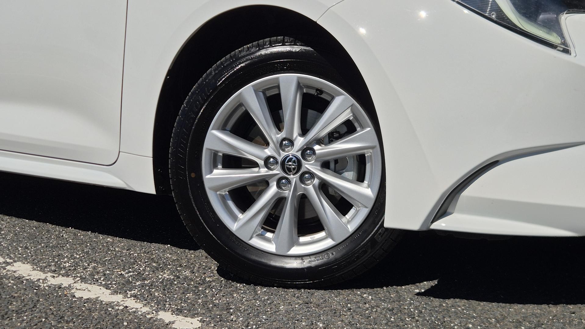 Toyota Corolla image 2