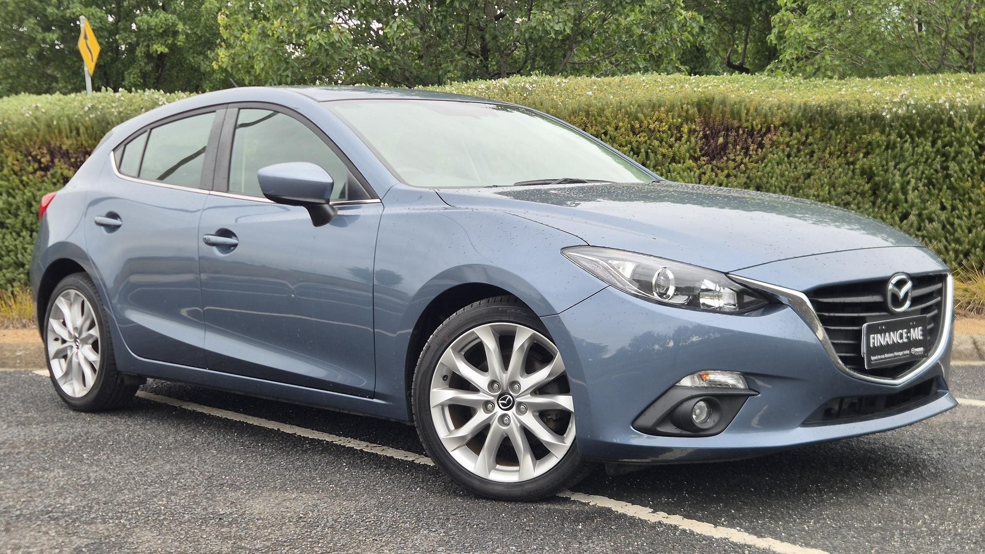 Mazda 3 image 1