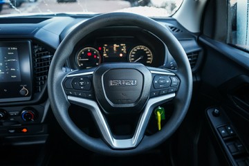 https://vehicle-cdn.autoleague.cloud/14189_950268171_13.jpg