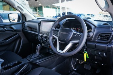 https://vehicle-cdn.autoleague.cloud/14189_950268171_18.jpg