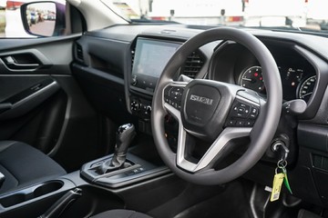 https://vehicle-cdn.autoleague.cloud/14189_950268184_11.jpg