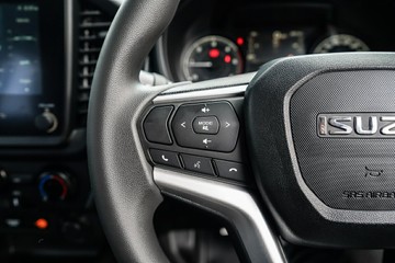 https://vehicle-cdn.autoleague.cloud/14189_950268184_13.jpg