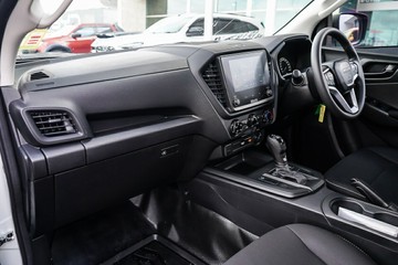 https://vehicle-cdn.autoleague.cloud/14189_950268184_19.jpg