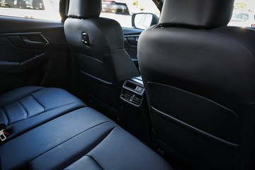 https://vehicle-cdn.autoleague.cloud/14189_950343106_11.jpg
