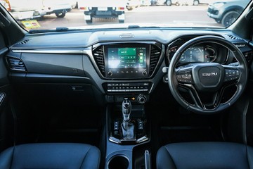 https://vehicle-cdn.autoleague.cloud/14189_950343106_12.jpg