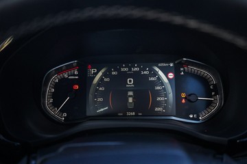 https://vehicle-cdn.autoleague.cloud/14189_950343106_22.jpg