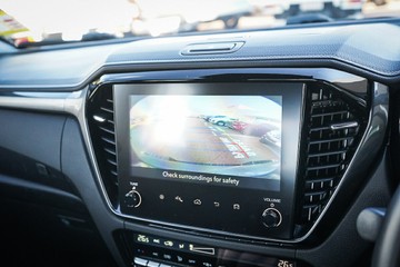 https://vehicle-cdn.autoleague.cloud/14189_950343106_23.jpg