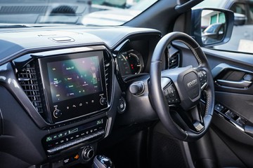 https://vehicle-cdn.autoleague.cloud/14189_950343106_27.jpg