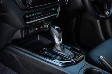 https://vehicle-cdn.autoleague.cloud/14189_950343106_28.jpg