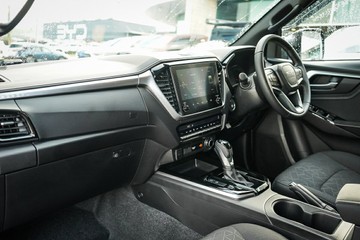 https://vehicle-cdn.autoleague.cloud/14189_950444263_23.jpg
