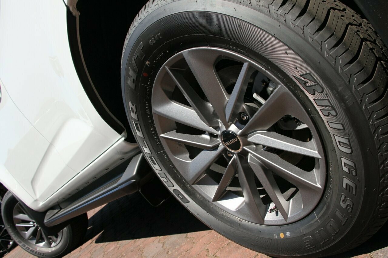 Isuzu Mu-x image 4