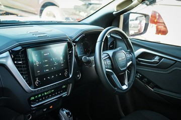 https://vehicle-cdn.autoleague.cloud/14189_950528851_26.jpg