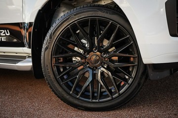 https://vehicle-cdn.autoleague.cloud/14189_950528851_3.jpg