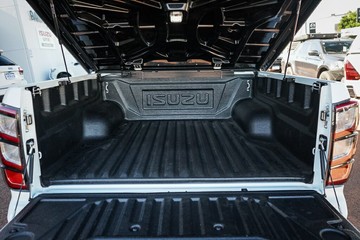 https://vehicle-cdn.autoleague.cloud/14189_950528851_9.jpg