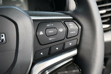https://vehicle-cdn.autoleague.cloud/14189_950630315_13.jpg