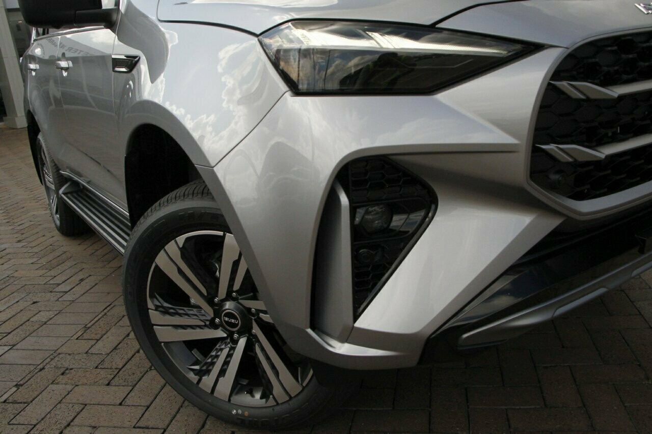 Isuzu Mu-x image 2
