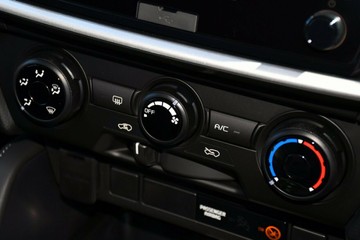 https://vehicle-cdn.autoleague.cloud/14189_960071867_15.jpg