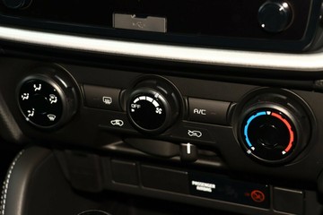 https://vehicle-cdn.autoleague.cloud/14189_960071962_13.jpg