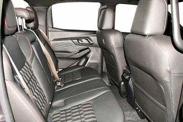 https://vehicle-cdn.autoleague.cloud/14189_960140209_8.jpg