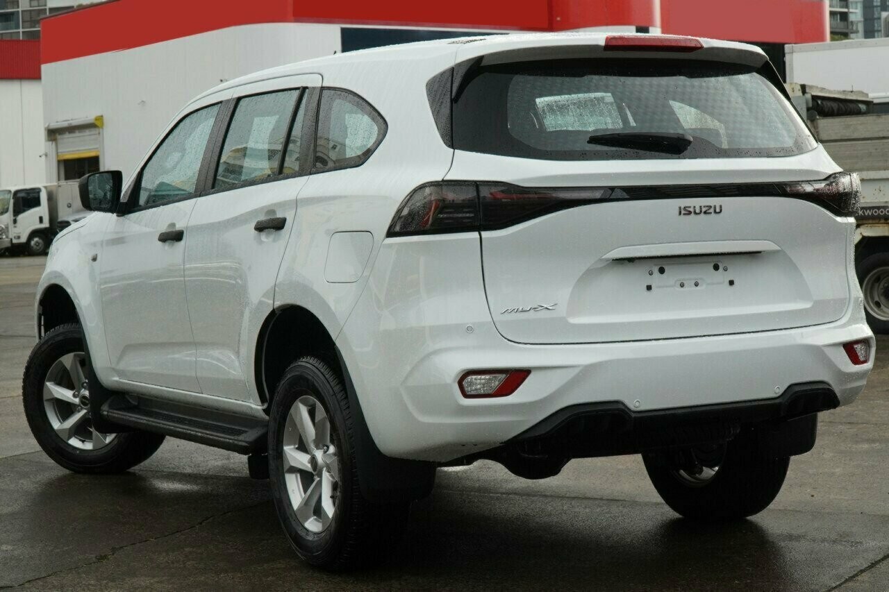 Isuzu Mu-x image 3
